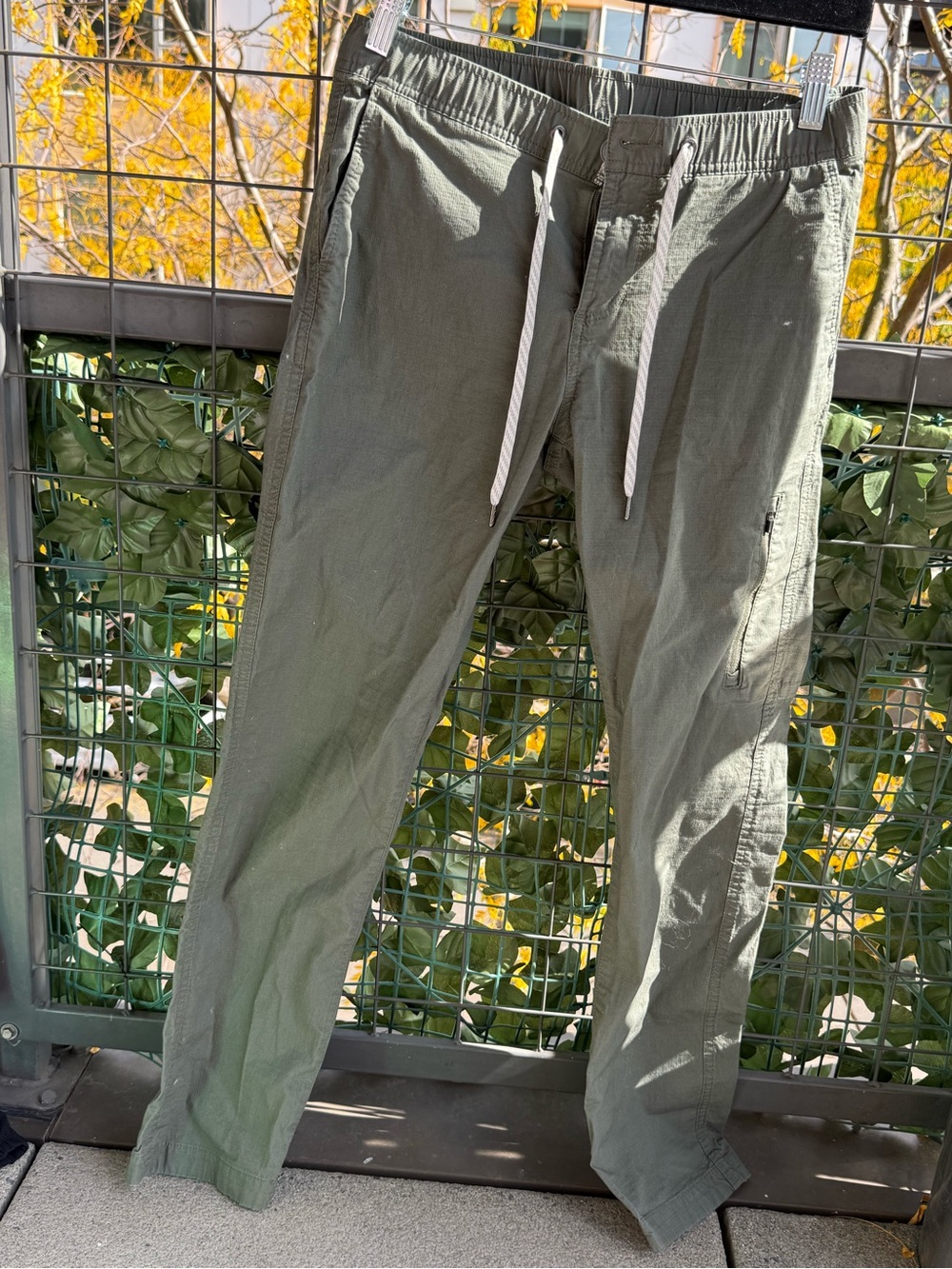 Vuori Olive Drawstring Cargo Pants